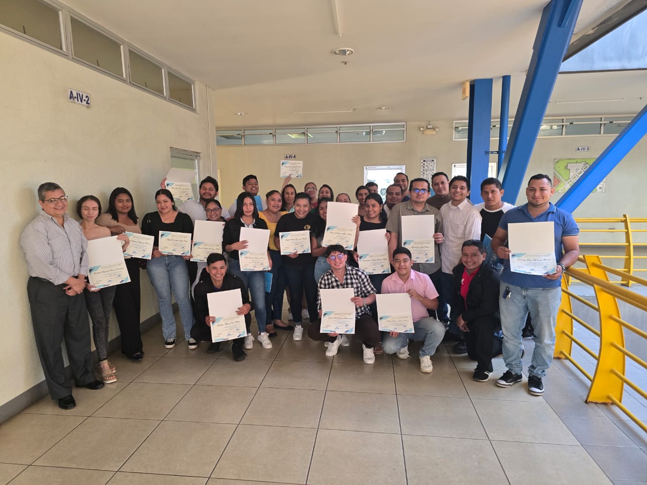 Grupo de estudiantes ICATSA - Promoción 2025